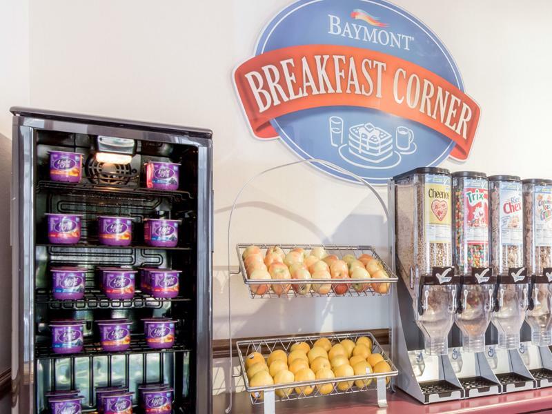 Baymont By Wyndham East Windsor Bradley Airport Hotel Buitenkant foto